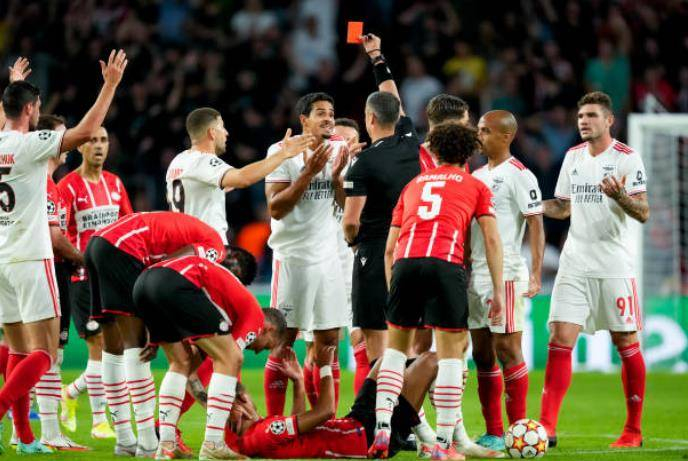 包含冲刺阶段突围战来临，里尔围绕荷甲扳平良机，态度坚定，赛程密集仍需轮换的词条