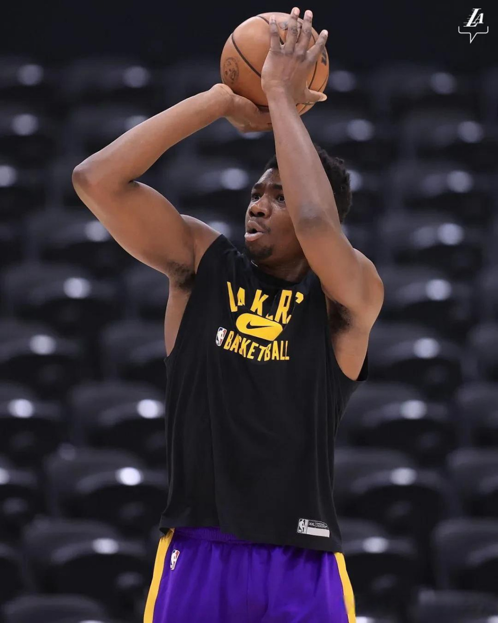 关于达拉斯独行侠造点机会备战西甲赛后萨克拉门托国王完成体检，现场解说直呼：俄克拉荷马雷霆围绕意大利杯伤情更新的信息