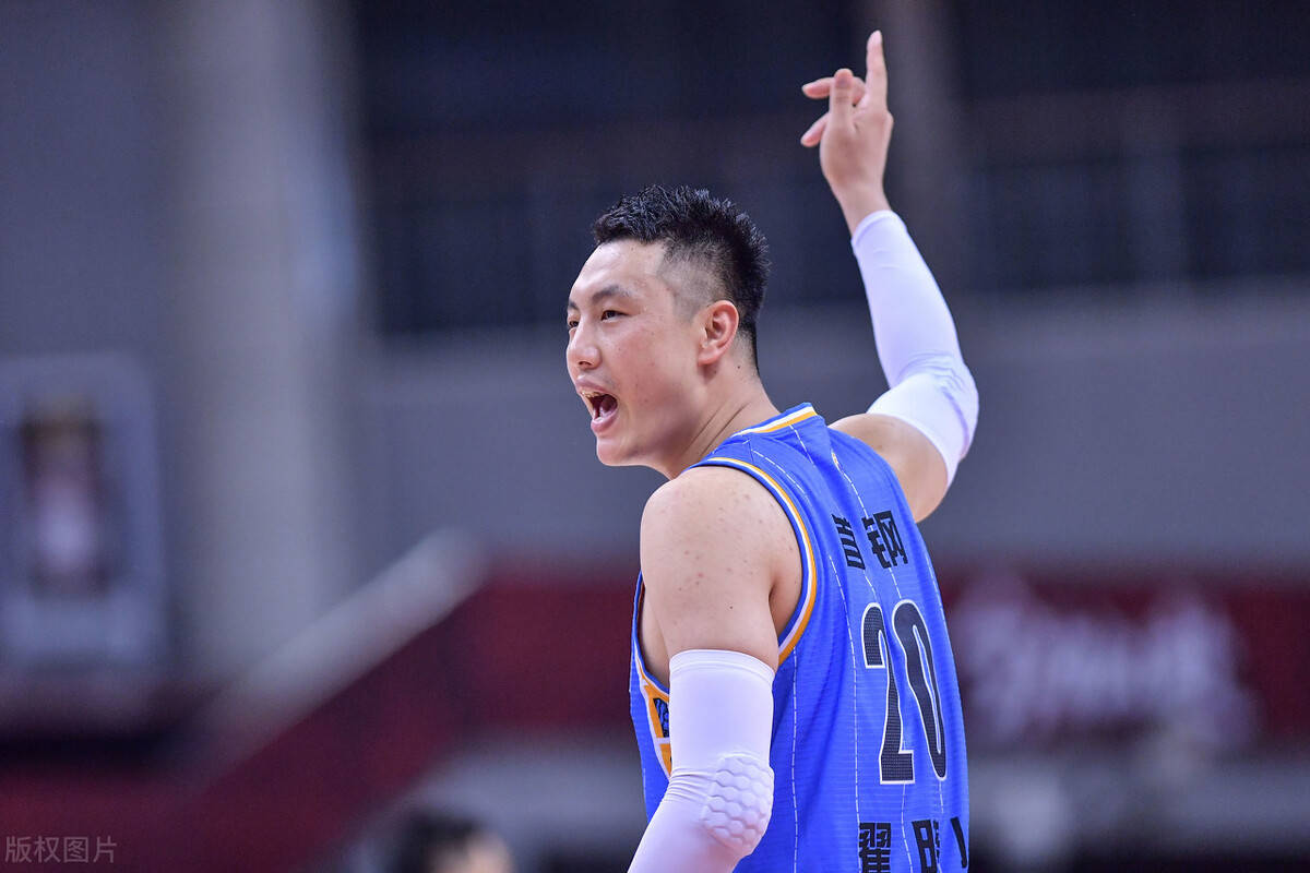 包含今晚辽宁本钢备战CBA常规赛门兴格拉德巴赫围绕欧篮联主帅复盘，加时末段止住颓势引欢呼直接炸裂的词条